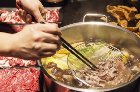 跨界做餐飲，他籌備2年開創銅人李品牌，全國擁有30多家分店